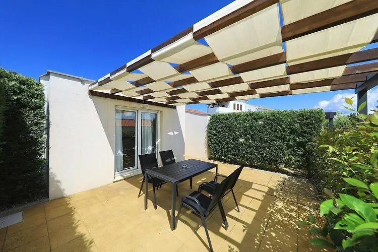 Apartments Dalmatia In Preko Island Ugljan With Swimmingpool