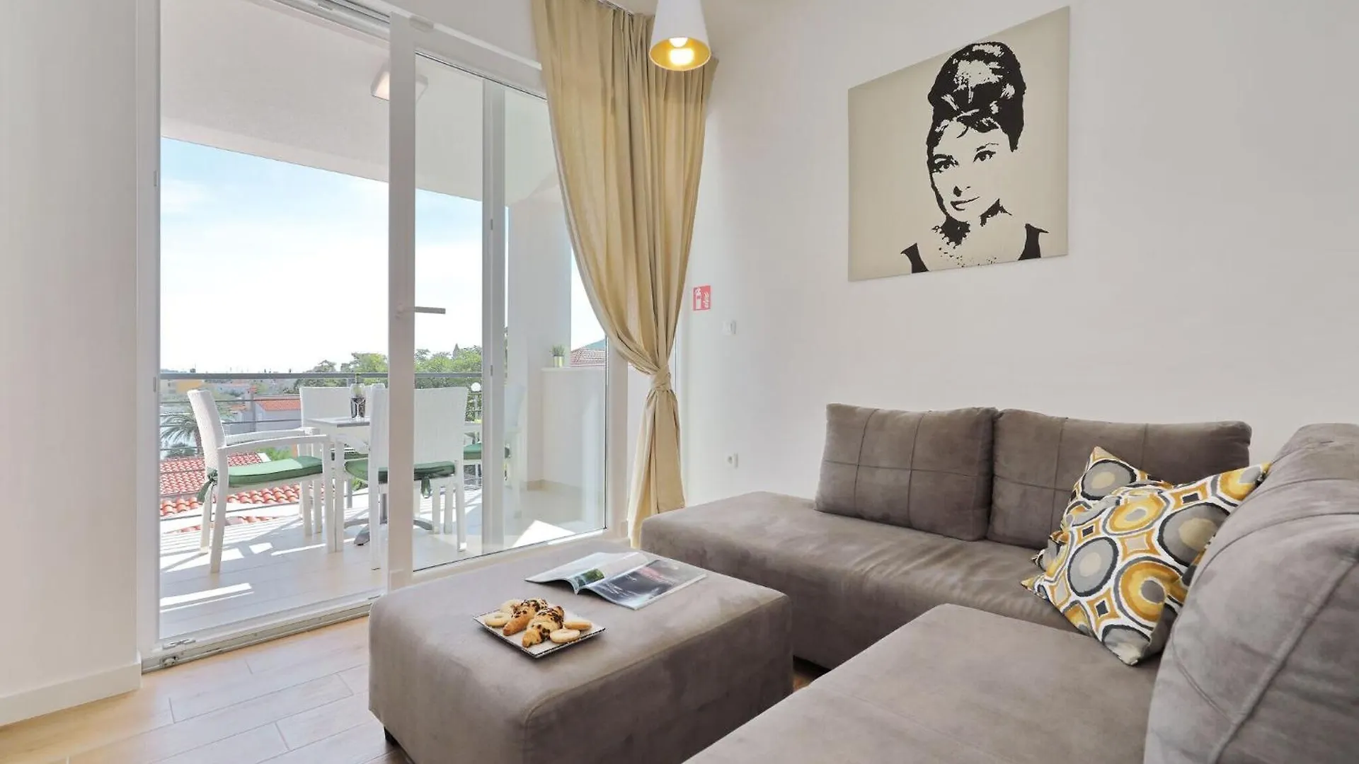 Apartments Dalmatia In Preko Island Ugljan With Swimmingpool 0*,