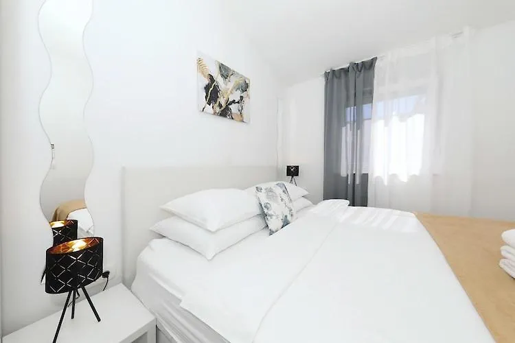 Apartments Dalmatia In Preko Island Ugljan With Swimmingpool Croatia